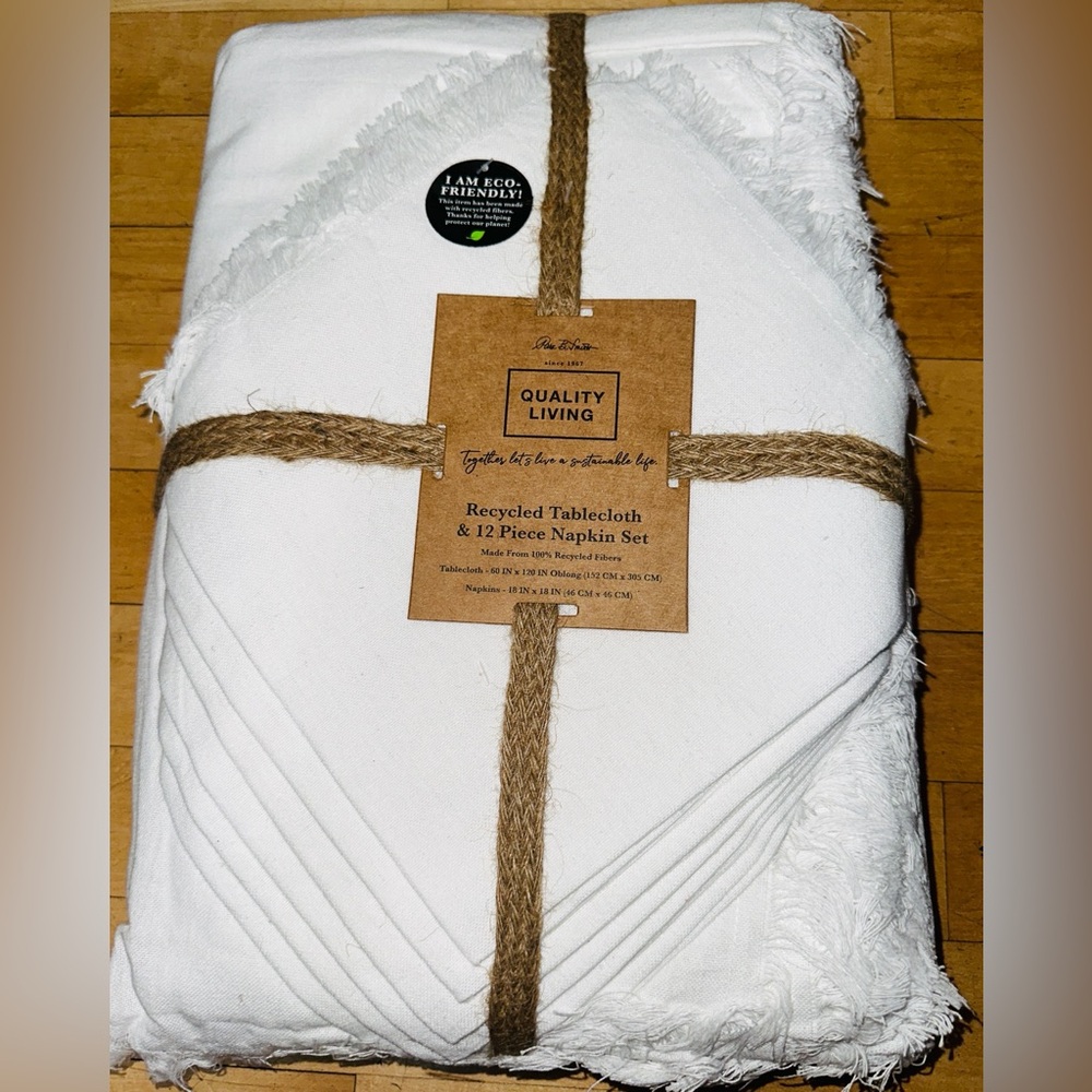 New Park B Smith Quality Living Recycled Oblong Tablecloth
& 12 Piece Napkin Set
